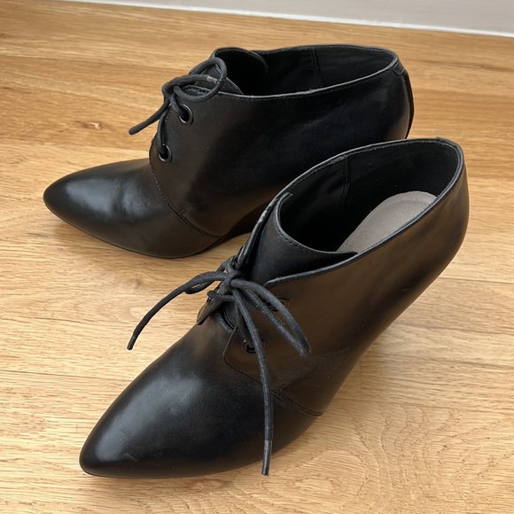 Clarks wedge booties. Black. Size 9. Never worn! - Picture 3 of 9